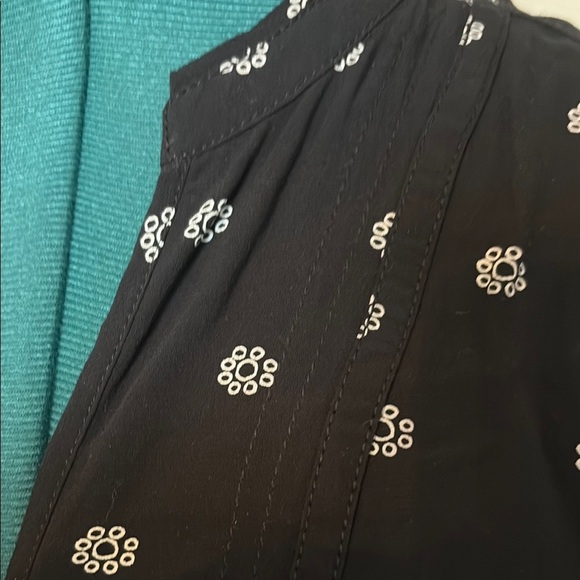 LOFT Black and White Floral Blouse - Picture 3 of 6